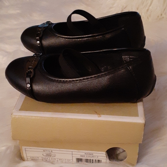 Shoes - Picture 3 of 4